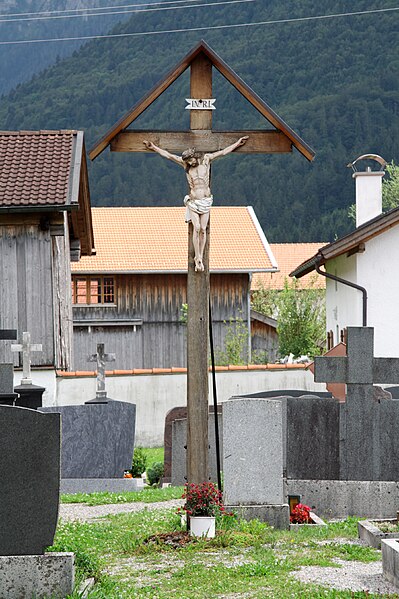 File:Friedhofskreuz Unterammergau-bjs110705-01.jpg