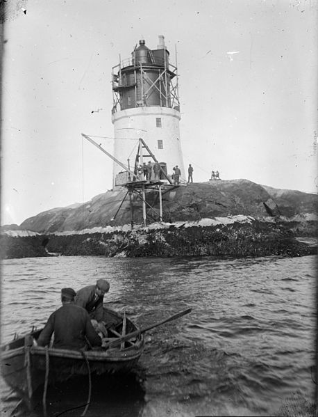 File:Gjæslingan lighthouse, Nord-Trøndelag.jpg