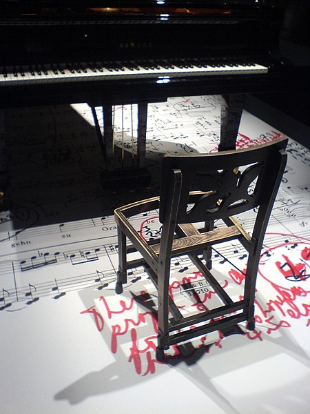File:Glenn Gould's chair.JPG