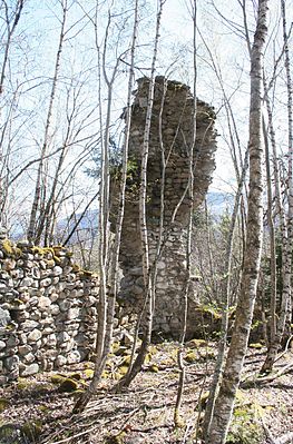 Grünenfels Castle - Wallspur in the southeast corner