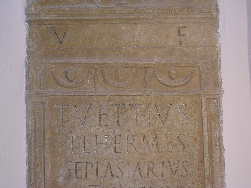 File:Grazzano badoglio - lapide funeraria romana2.JPG