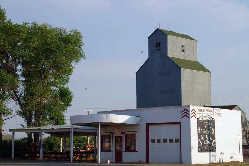 File:H. Earl Clack Service Station (2013) - Phillips County, Montana.png