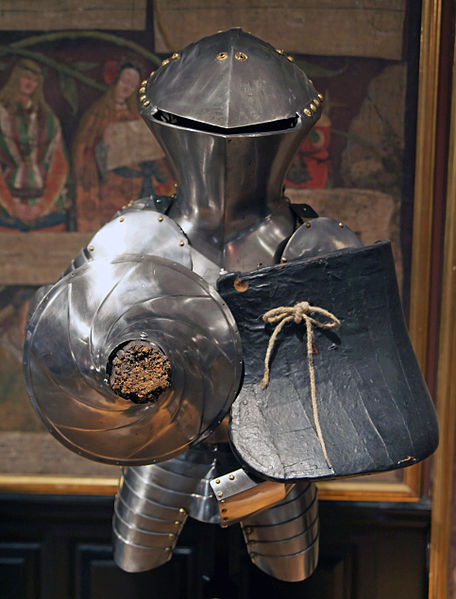 File:HJRK S V - Boy's jousting armour of Philipp I, front.jpg