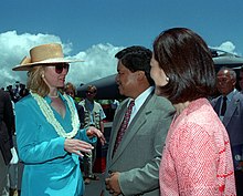Cayetano with Hillary Clinton in 1995 Hawaii Gov Cayetano and Hillary Clinton, September 1995.JPEG