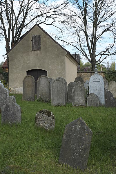 File:Heřmanův Městec Jüdischer Friedhof 41.jpg