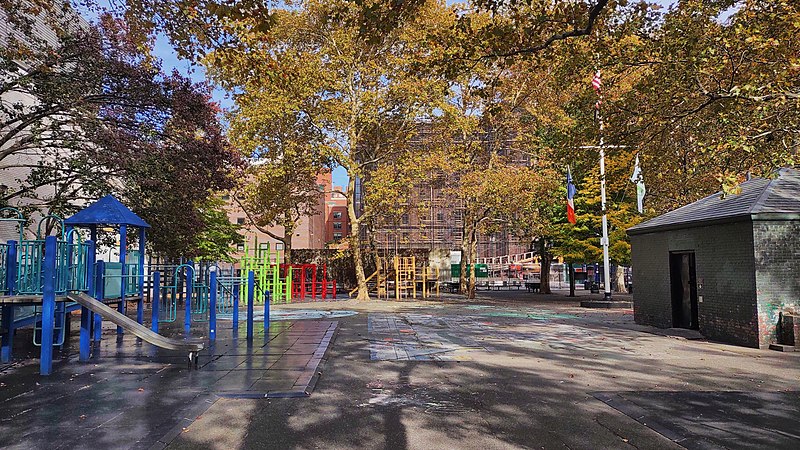 File:Howard Bennett Playground HDR 2021 jeh.jpg