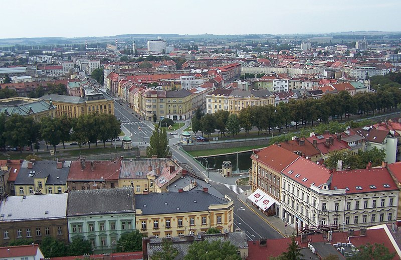 Fichier:Hradec Králové - pohled směrem k nádraží.JPG