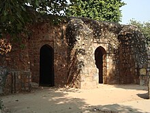 Tomba di Humayun - Muro di Arab Serai - Vista dall'interno.jpg