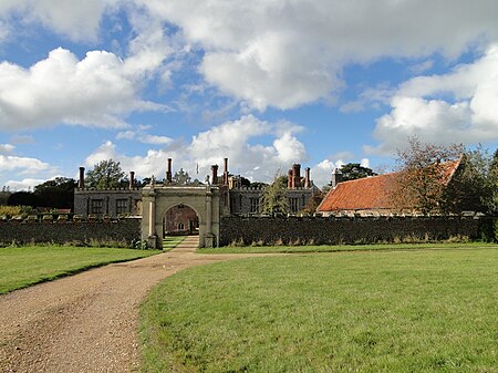 Hunstanton Hall (geograph 5957827)