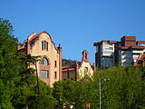 Institut Vall d'Hebron, retratat des de la Ronda de Dalt.