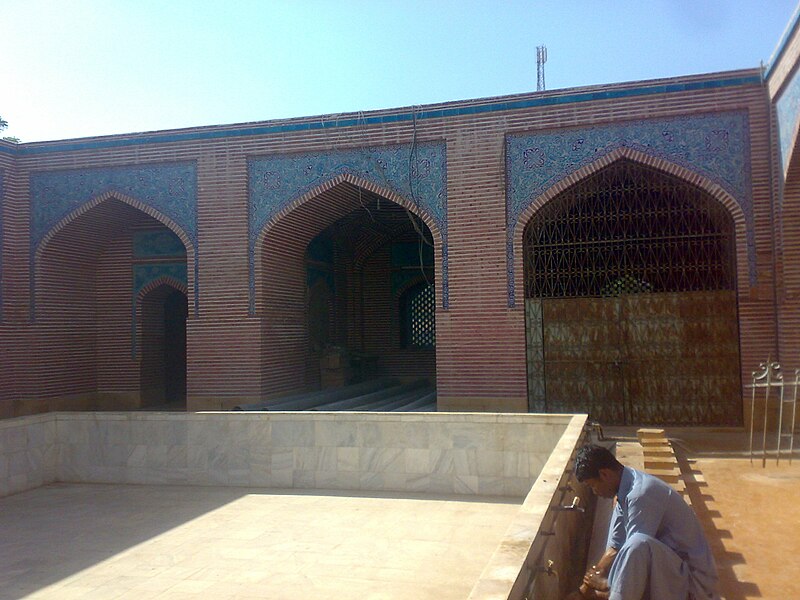 File:Inside the mosque - Shah Jahan Mosque.jpg