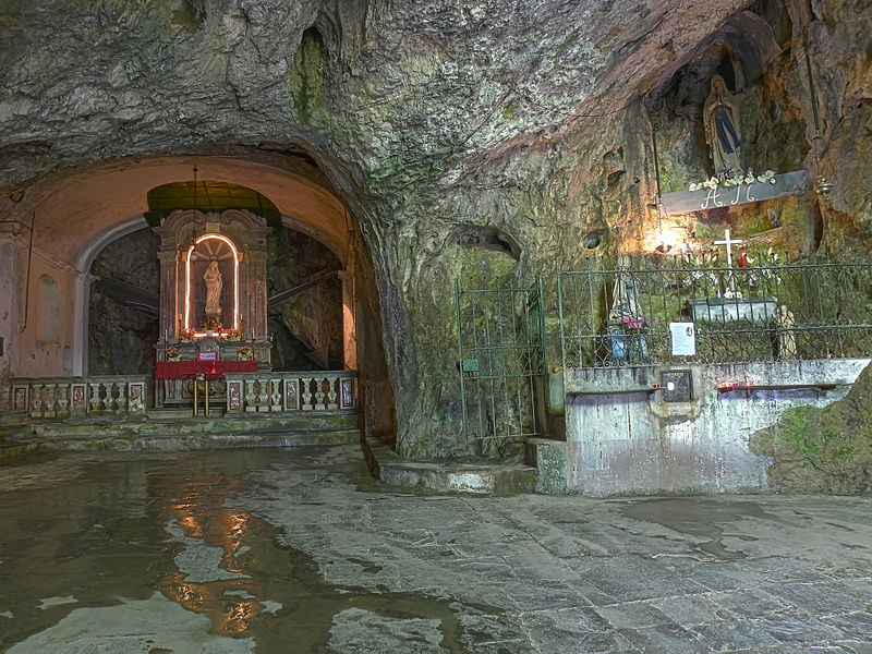 Intérieur du Sanctuaire de Santa Lucia.jpg