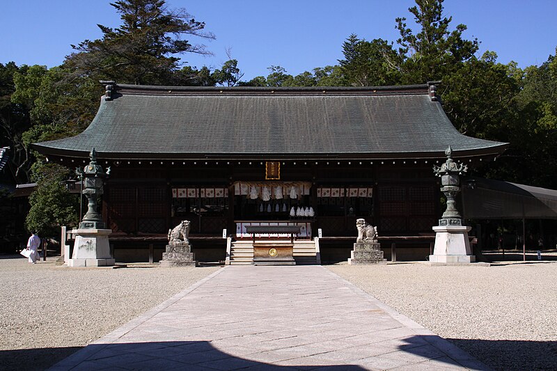 File:Izanagi-jingu Haiden.JPG