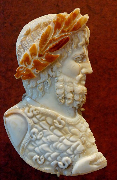 Jupiter's head crowned with laurel and ivy. Sardonyx cameo (Louvre)