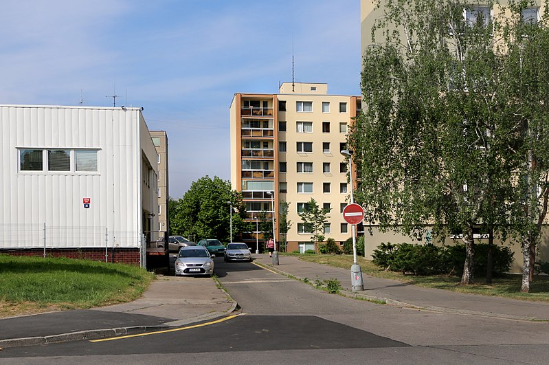 File:Kahovská street, Praha, east view.jpg