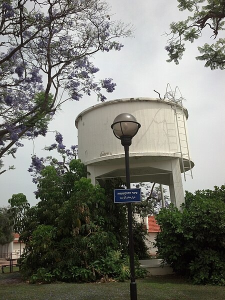 File:Kalmania water tower 2016.jpg