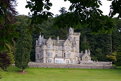 How to get to Kinnettles Castle with public transport- About the place