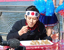 Kobayashi Takeru competitive eater with hachimaki.jpg