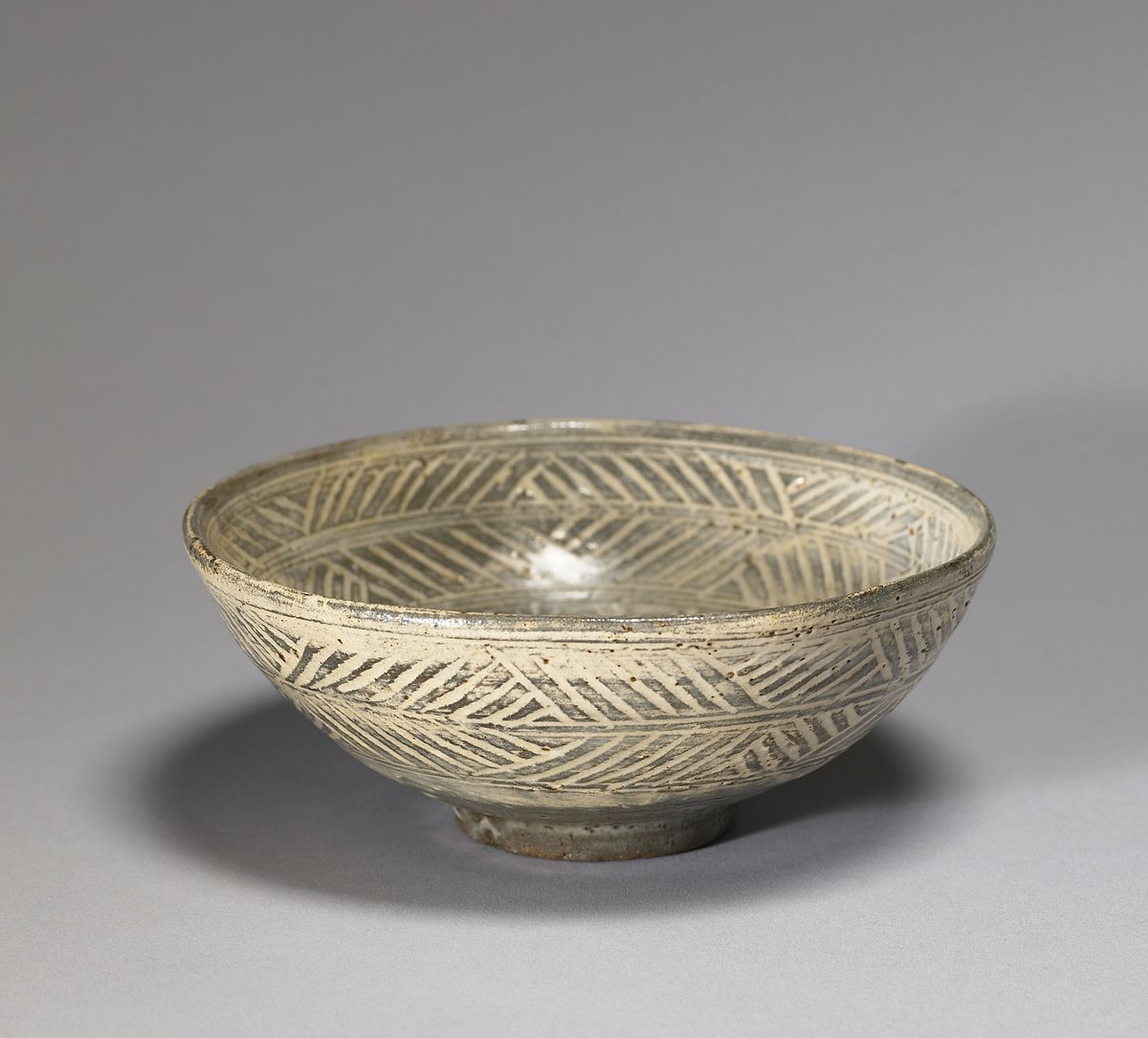 https://upload.wikimedia.org/wikipedia/commons/thumb/a/a5/Korean_-_Tea_Bowl_-_Walters_492097_-_Profile.jpg/1200px-Korean_-_Tea_Bowl_-_Walters_492097_-_Profile.jpg