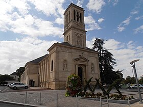 L'ensemble de l'église vu du sud-est