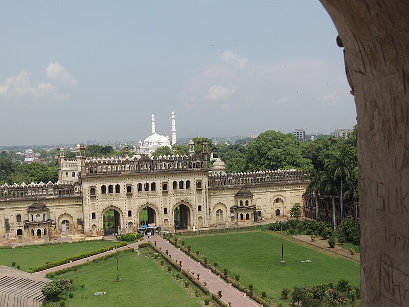 File:LUCKNOW BADA IMAMBARA.JPG