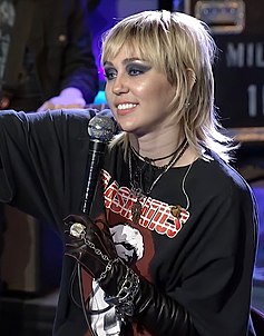 Cyrus during the interview on The Howard Stern Show, December 2020 LXivr5hdBjE.jpg