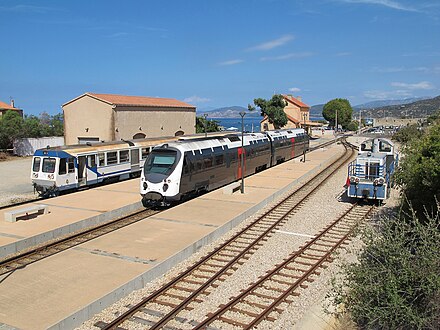 Trains at L'Île-Rousse station