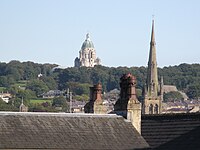 Вид на мемориал из центра Ланкастера