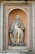 Statue of Linnaeus in the Royal Academy of London.