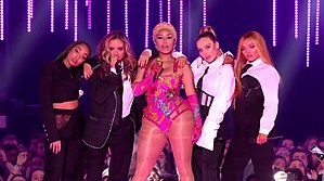 Le Little Mix con Nicki Minaj al centro agli MTV Europe Music Awards 2018.