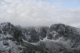 Лохнагар през зимата от Брус Макадам.jpg