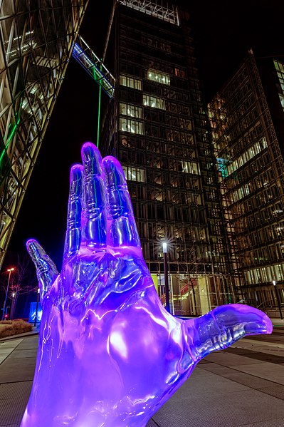 File:Münster, LVM-Versicherung, Skulptur -Körper und Seele- -- 2018 -- 0463-7.jpg