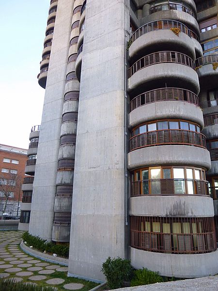 File:Madrid - Edificio Torres Blancas 08.JPG