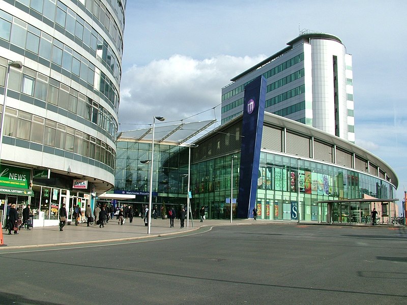 File:Manchester Piccadilly station approach - April 11 2005.jpg