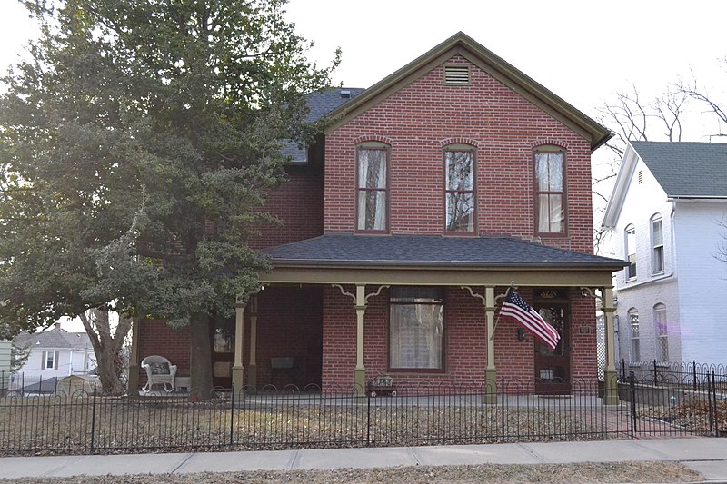 File:McIntyre-Burri House, St. Joseph, MO.jpg