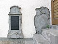 Epitaphe an der Kirchenaußenwand