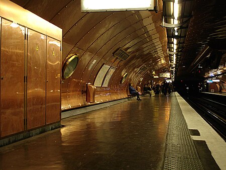 Metro Paris - Ligne 11 - station Arts et Metiers 02.jpg