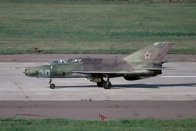 File:Mikoyan-Gurevich MiG-21UM at MAKS-1995 airshow.jpg