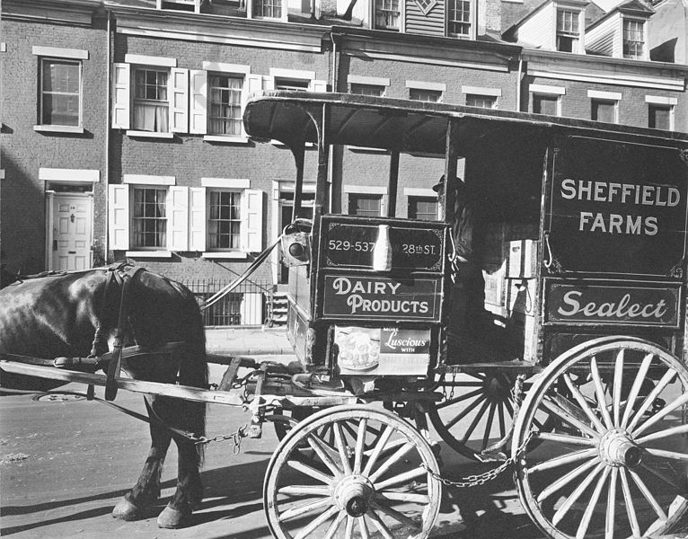 File:Milk wagon, 4–10 Grove Street, Manhattan.jpg