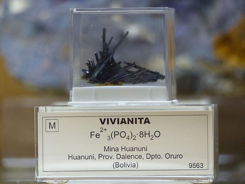 File:Minerales en el Museo Geominero, Madrid, España, 2016 21.jpg