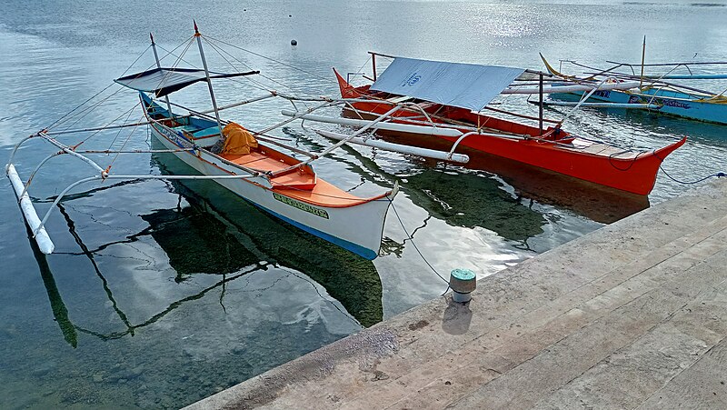 File:Motorized outrigger boats in the Guiuan Integrated Transport Terminal in April 2022.jpg