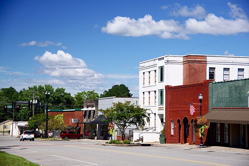 File:Moulton-Main-St-square-al.jpg