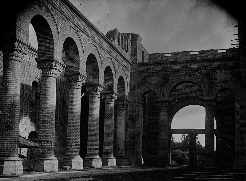 File:Nave central de la Catedral de Medellín durante la construcción.jpg