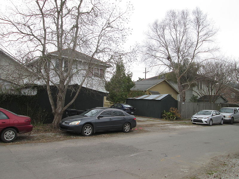 File:New Orleans Feb2015 Bellecastle Driveway.jpg