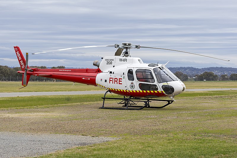 File:New South Wales Rural Fire Service (VH-NFO) Aérospatiale AS 350B2 Ecureuil at Wagga Wagga Airport.jpg