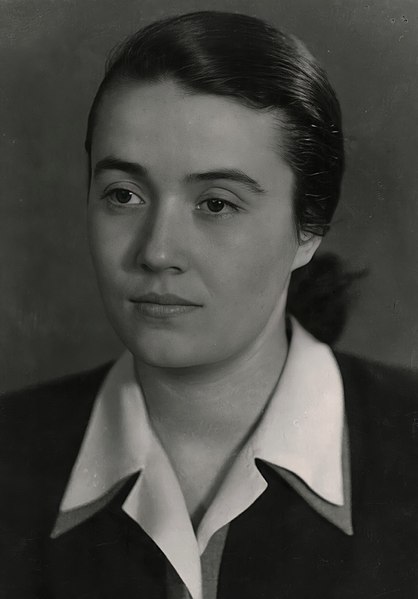 File:Nexhmije Hoxha (portret).jpg