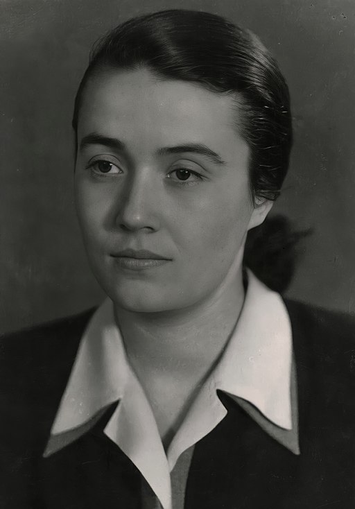 Nexhmije Hoxha (portret)