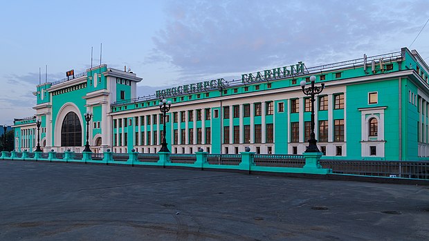 Вокзал станции, верхняя часть здания со стороны привокзальной площади