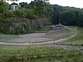 Panorama des 1938 errichteten Amphitheaters sowie des 1955 errichteten Denkmals der Aufständischen am St. Annaberg (2015).