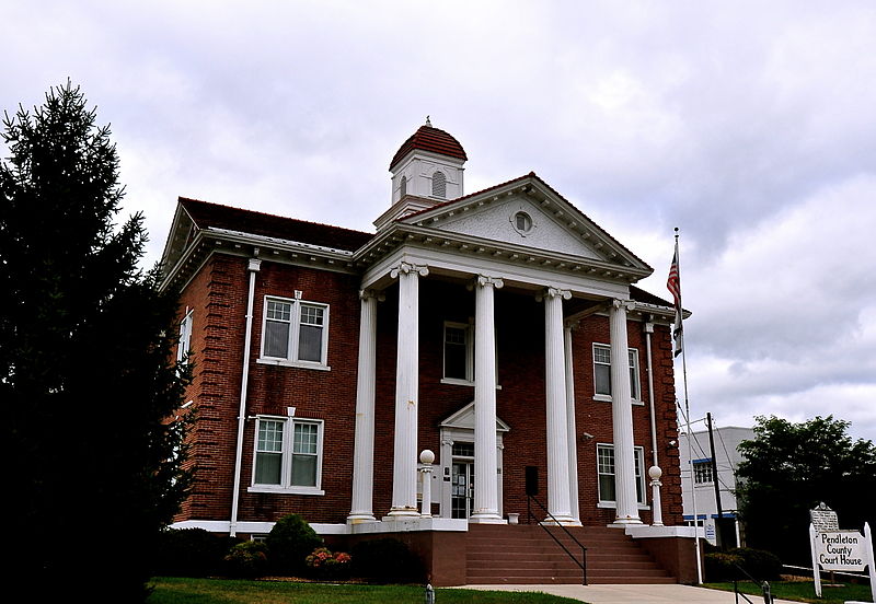 File:Pendleton County Courthouse, West Virginia.JPG